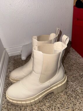 Well worn Women’s Chunky Chelsea Boot - Cream